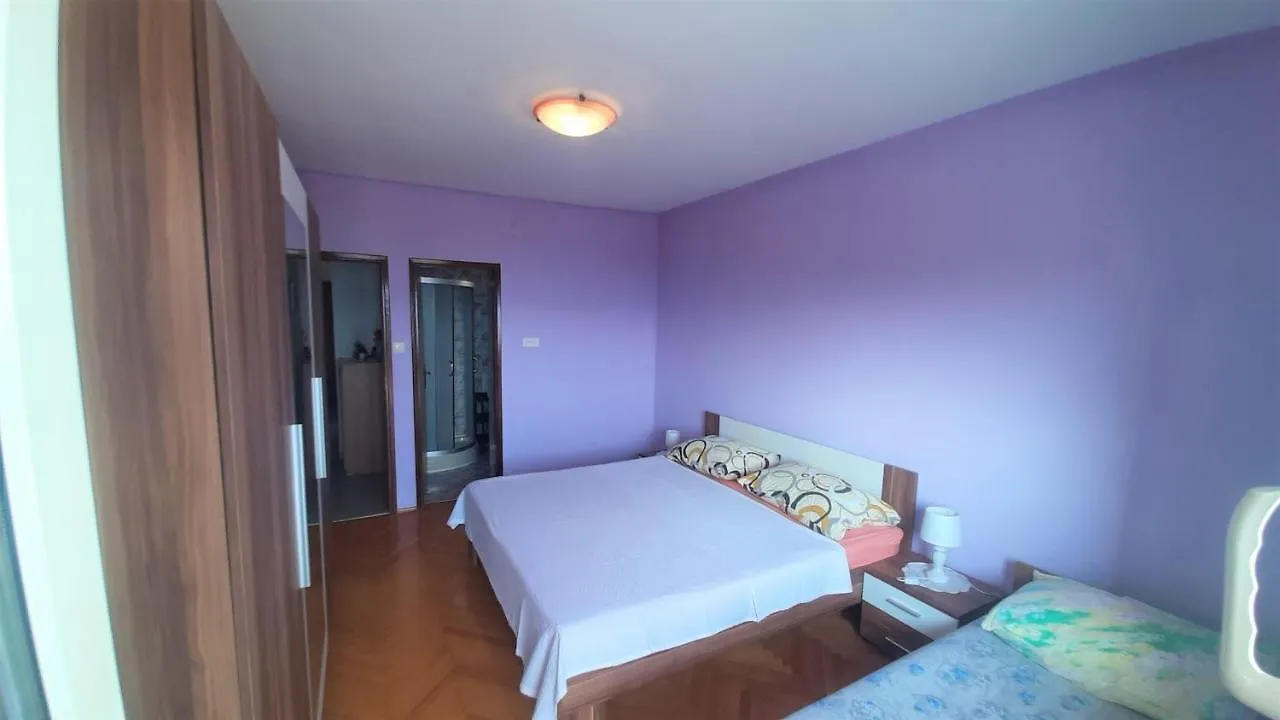 Apartments And Rooms Close To The Sea Povile