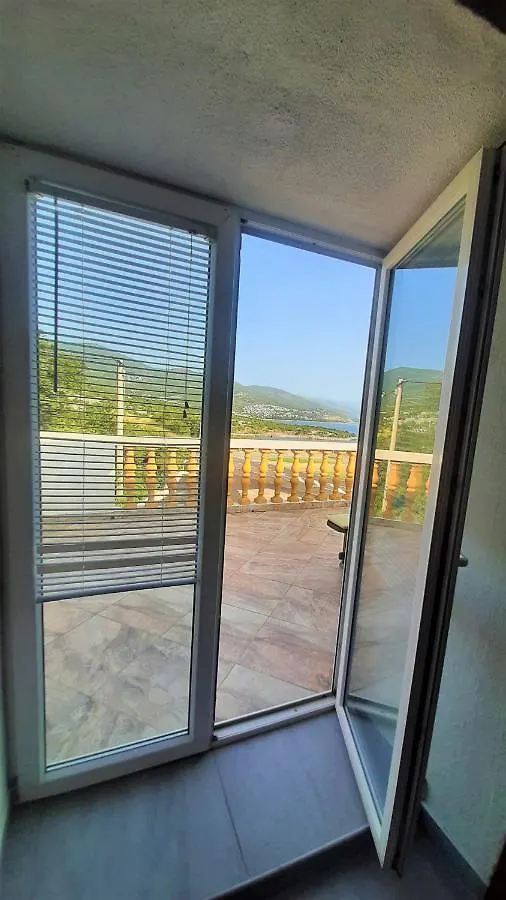 Apartments And Rooms Close To The Sea Povile