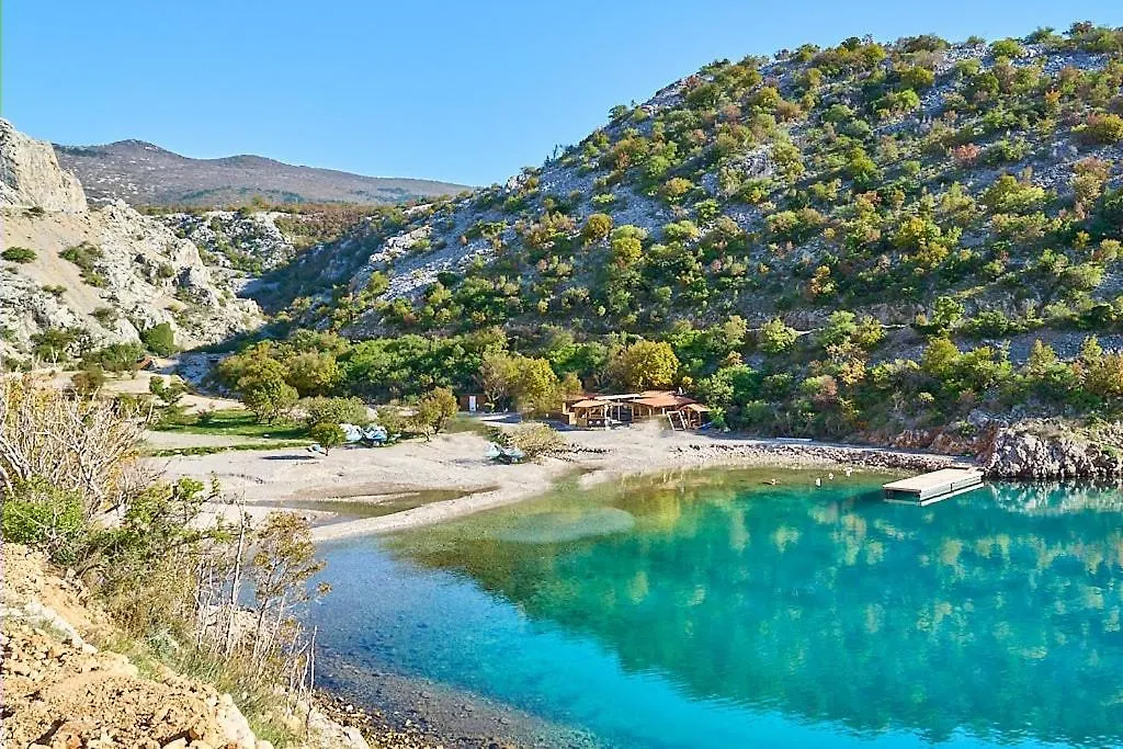 Apartments And Rooms Close To The Sea Povile