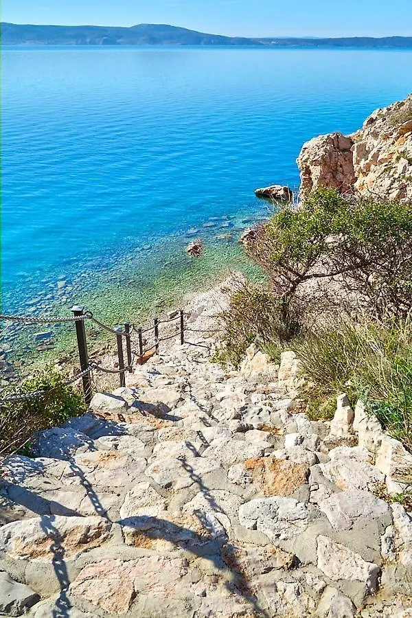 Apartments And Rooms Close To The Sea Povile