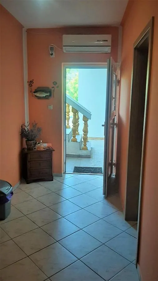 Apartments And Rooms Close To The Sea Povile