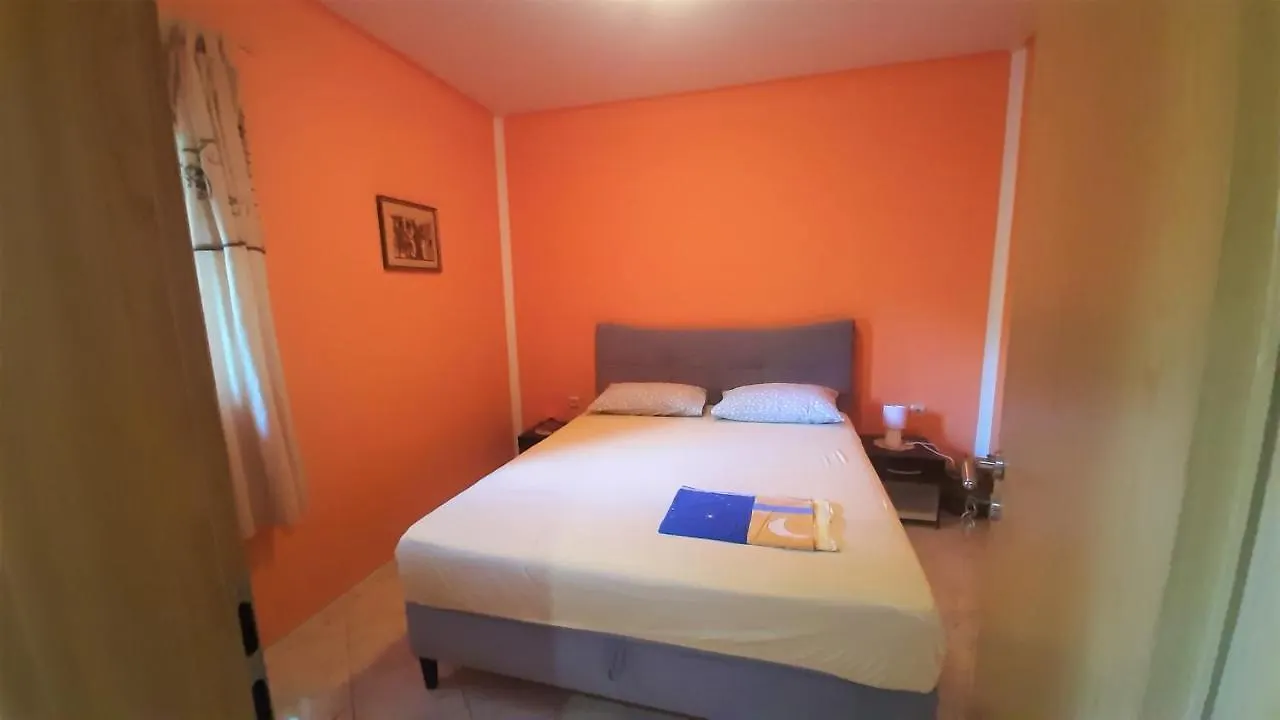 Apartments And Rooms Close To The Sea Povile 0*,