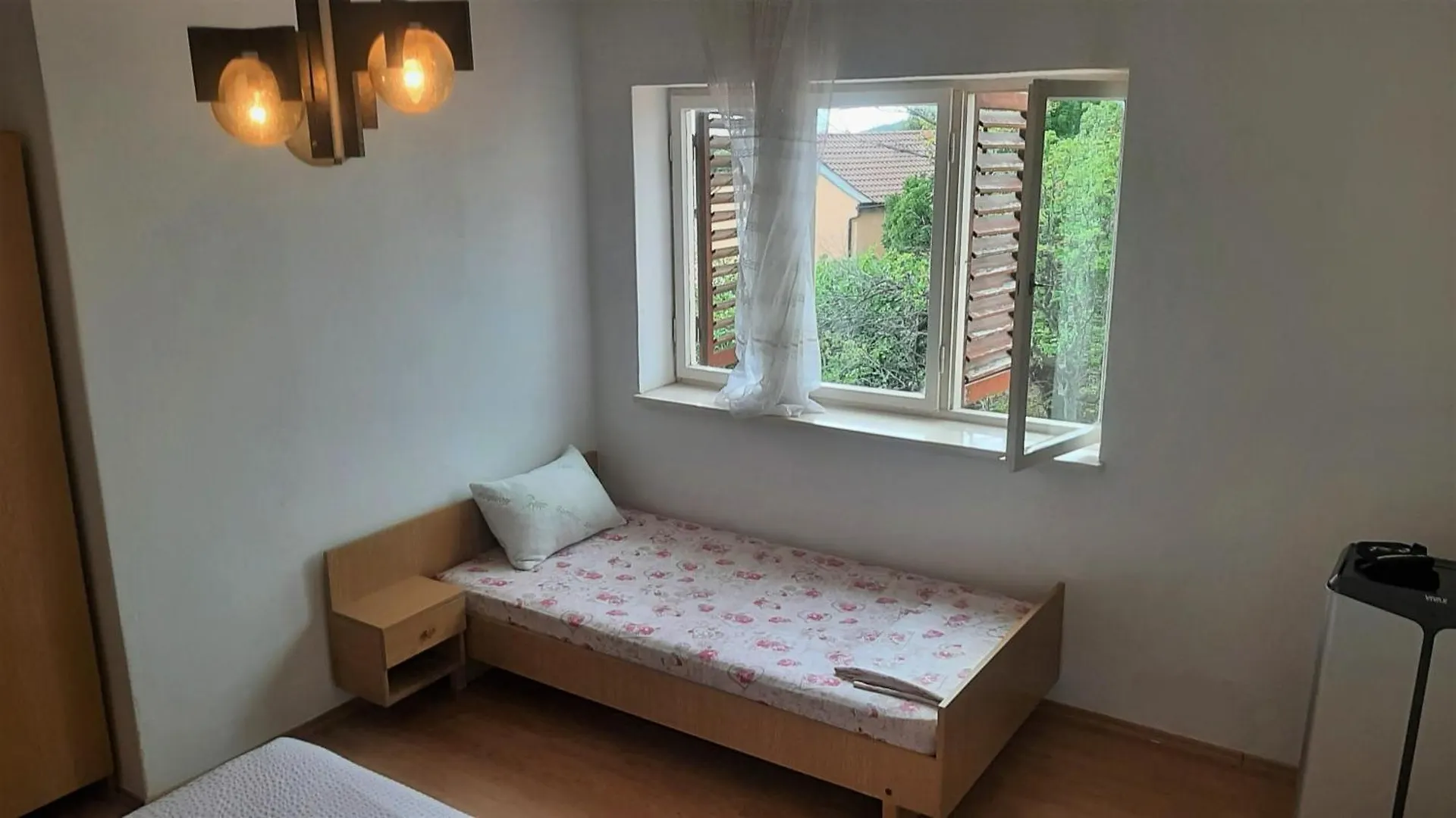 Apartments And Rooms Close To The Sea Povile 0*,